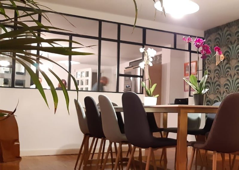 Cocina pequeña con ventana al salón: Ideas y ejemplos de diseño